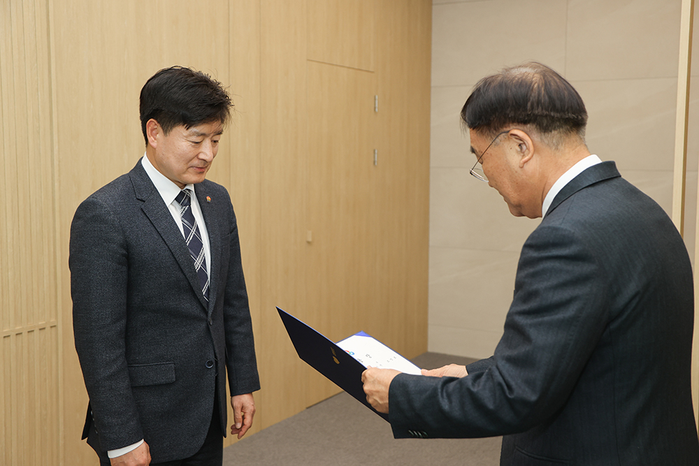 20241231 임명장 수여-조영호 부군수